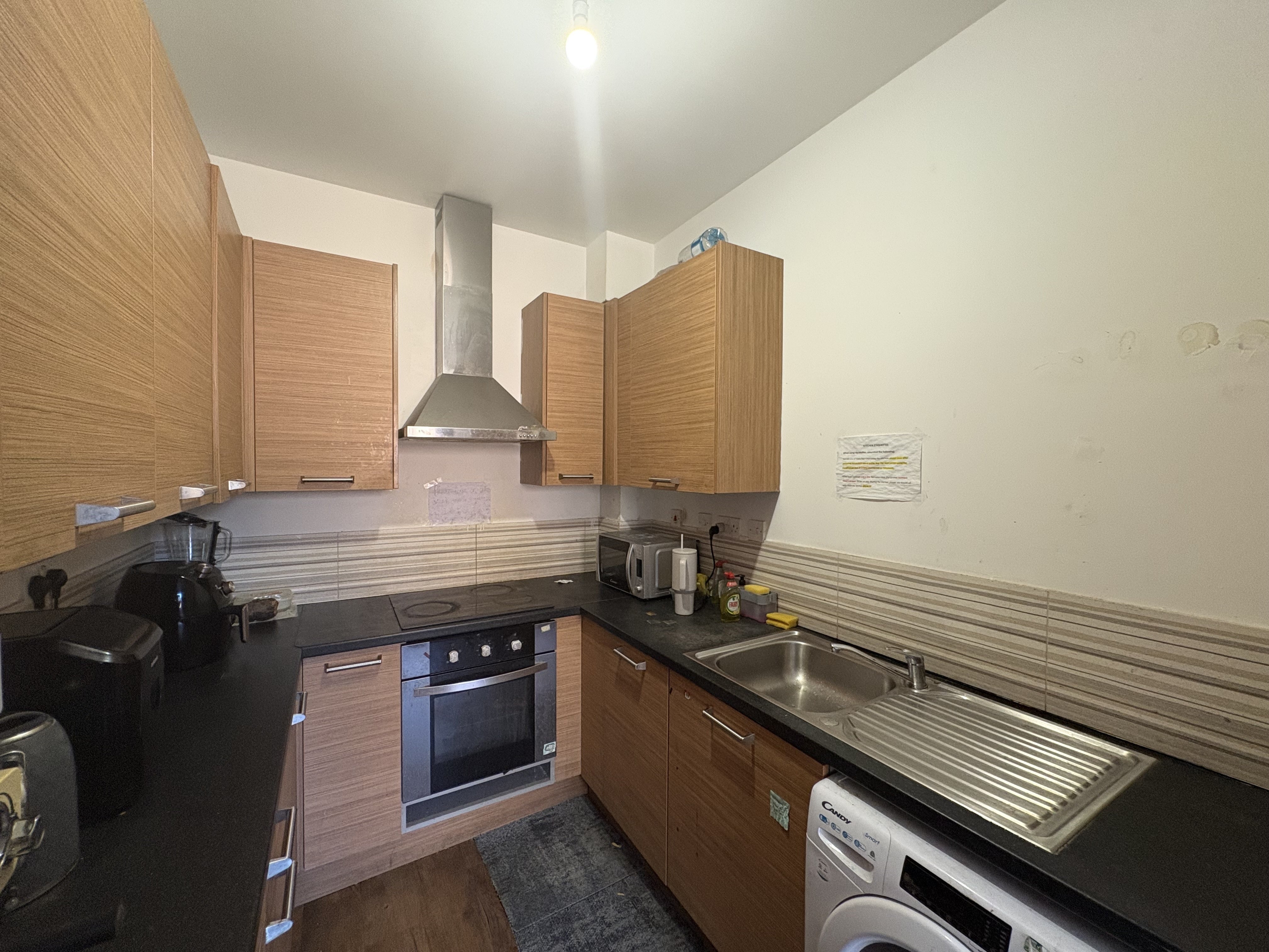 Room Millstone Lane in Leicester