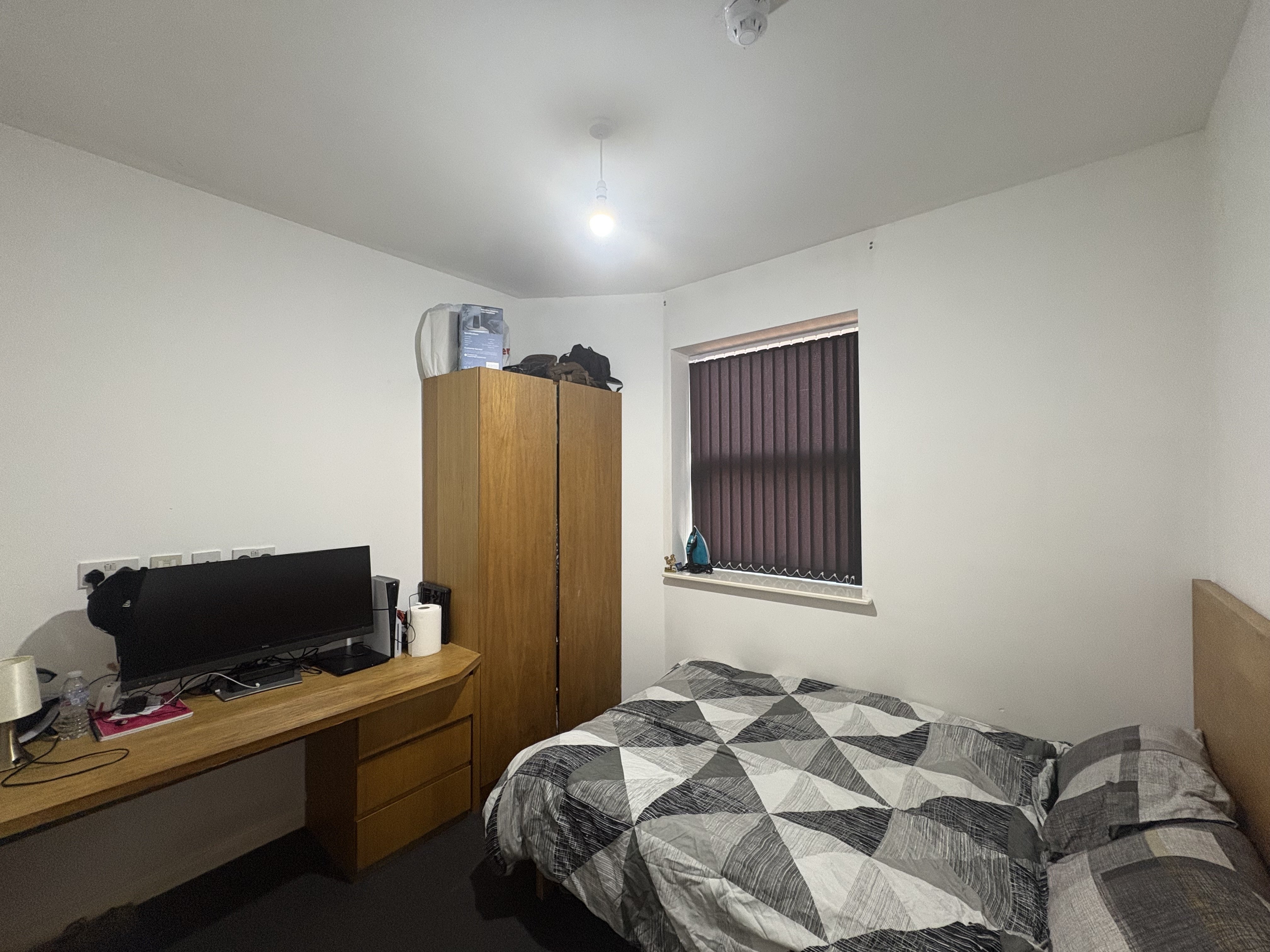 Room Millstone Lane in Leicester