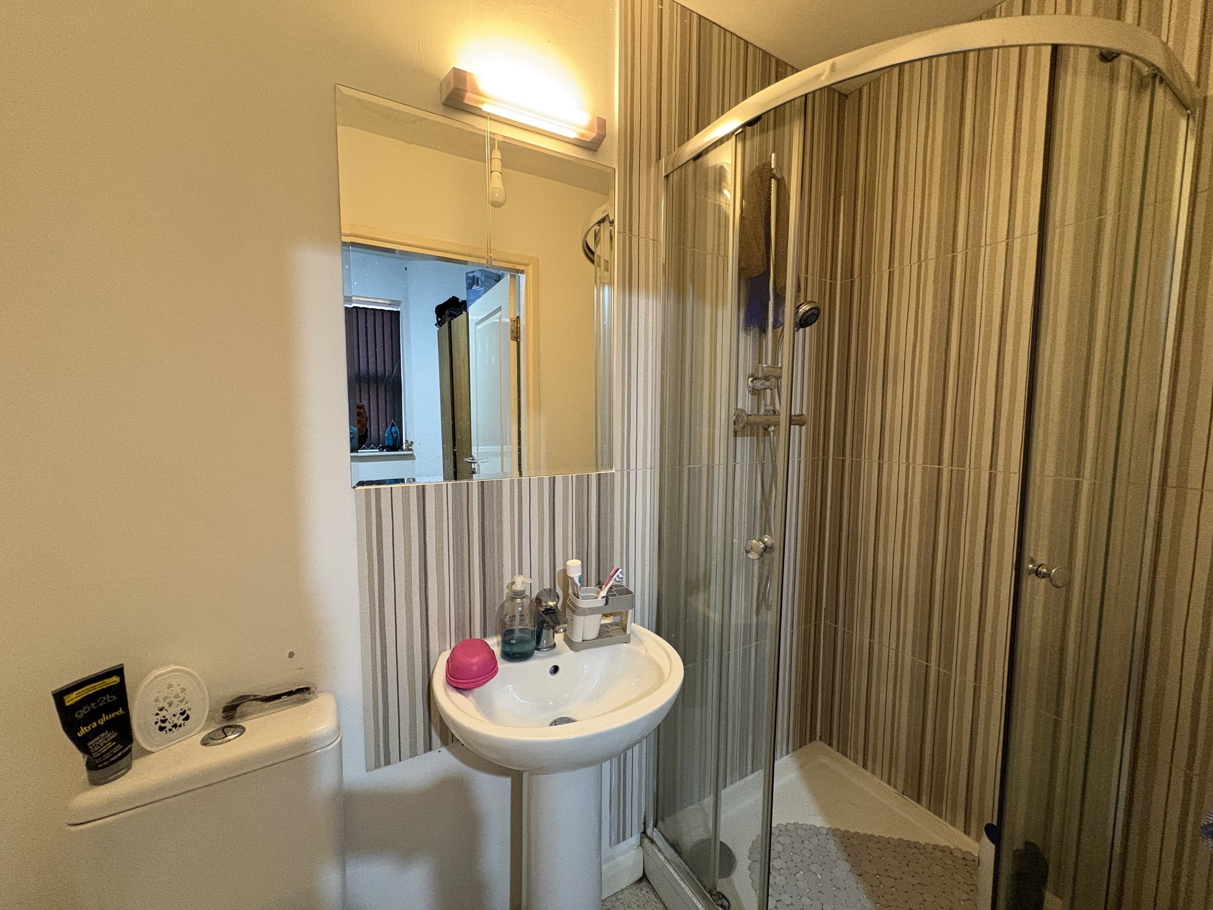 Room Millstone Lane in Leicester
