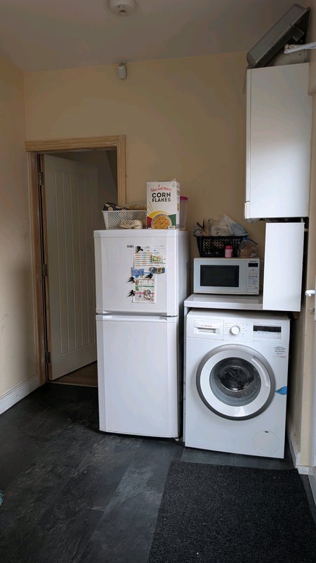 Room Dorset Avenue in Manchester