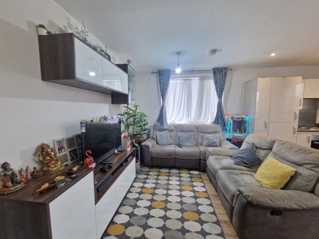 Flat Graham Road in Greater London