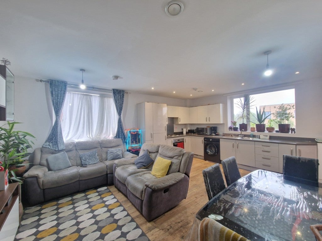 Flat Graham Road in Greater London
