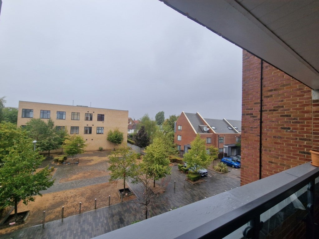 Flat Graham Road in Greater London