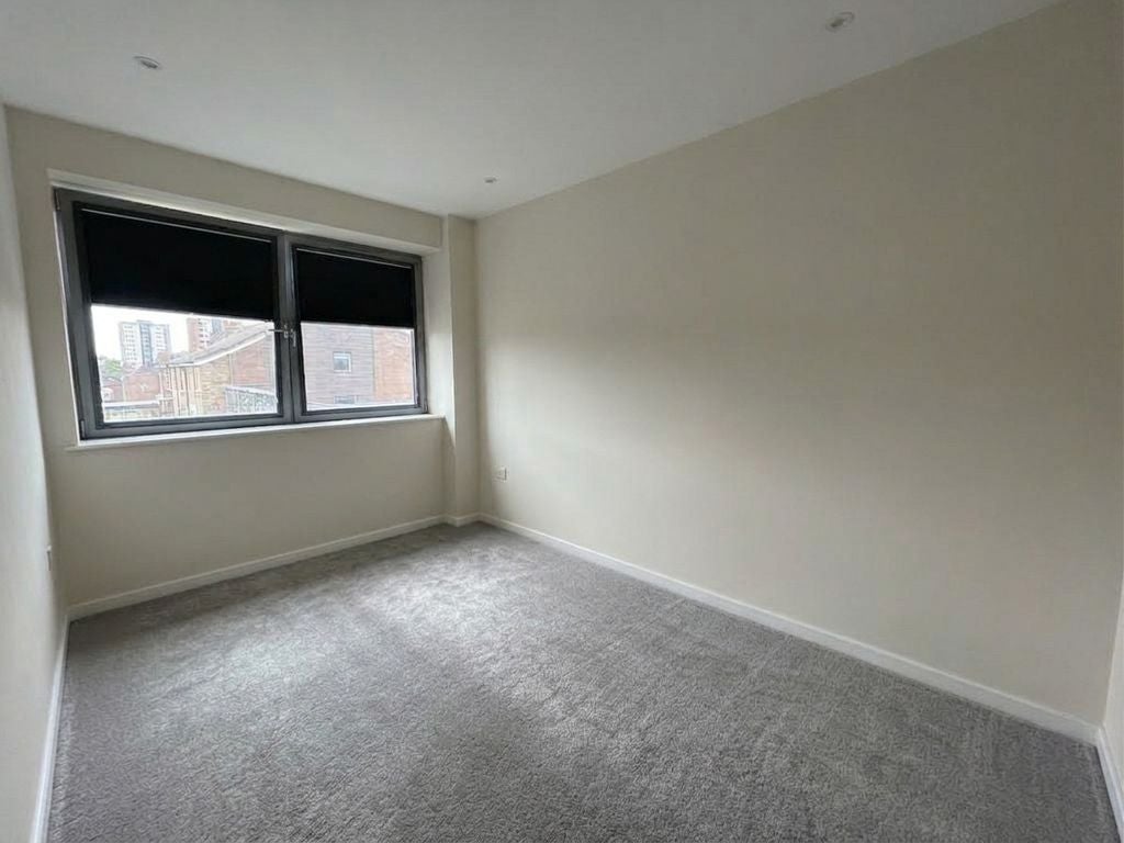 Flat Preston Court in Greater London
