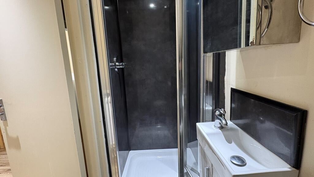 Flat Ash Grove in Greater London
