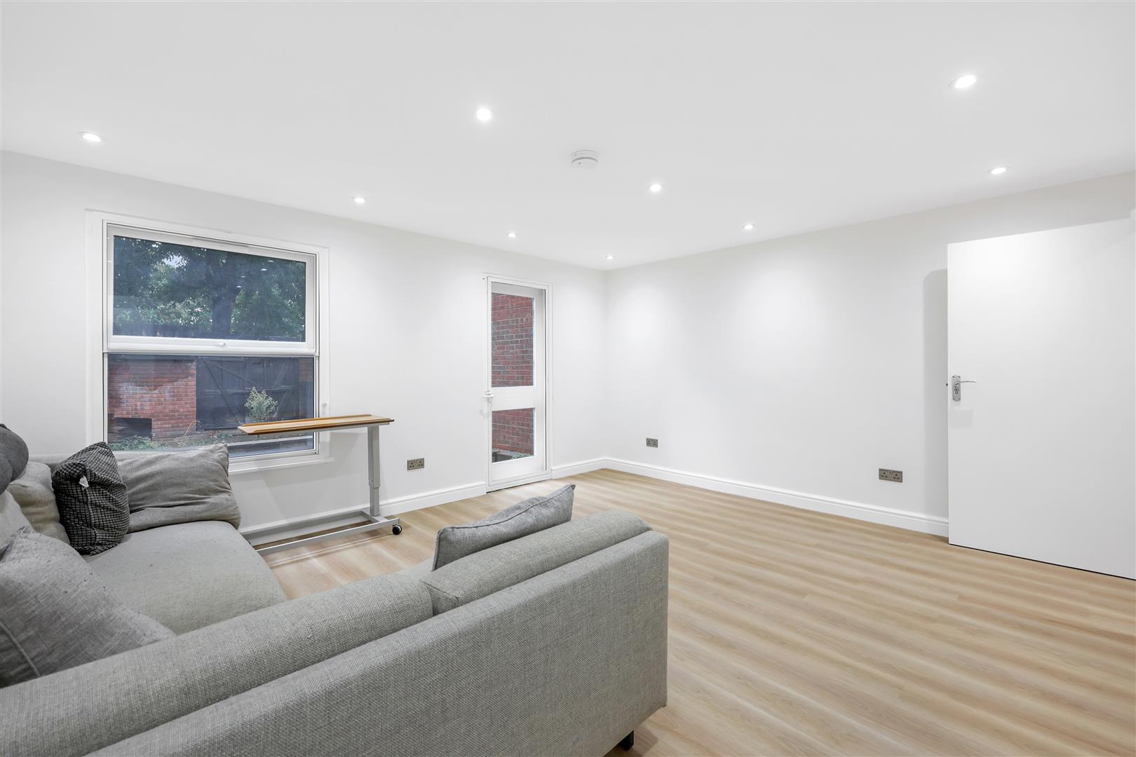 Flat Rectory Square in Greater London