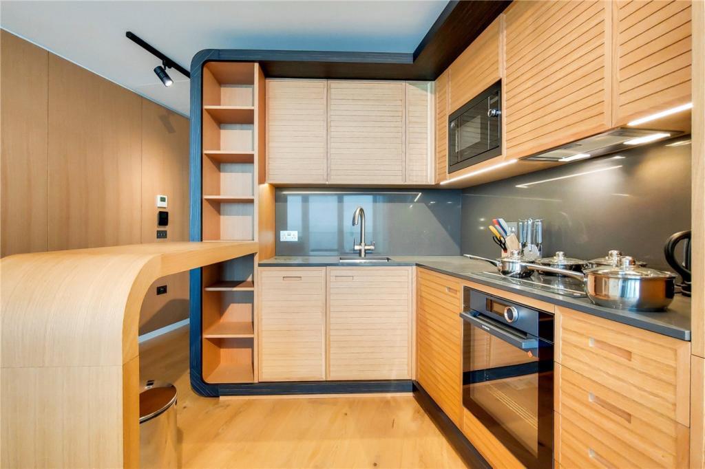 Flat Crossharbour Plaza in Greater London