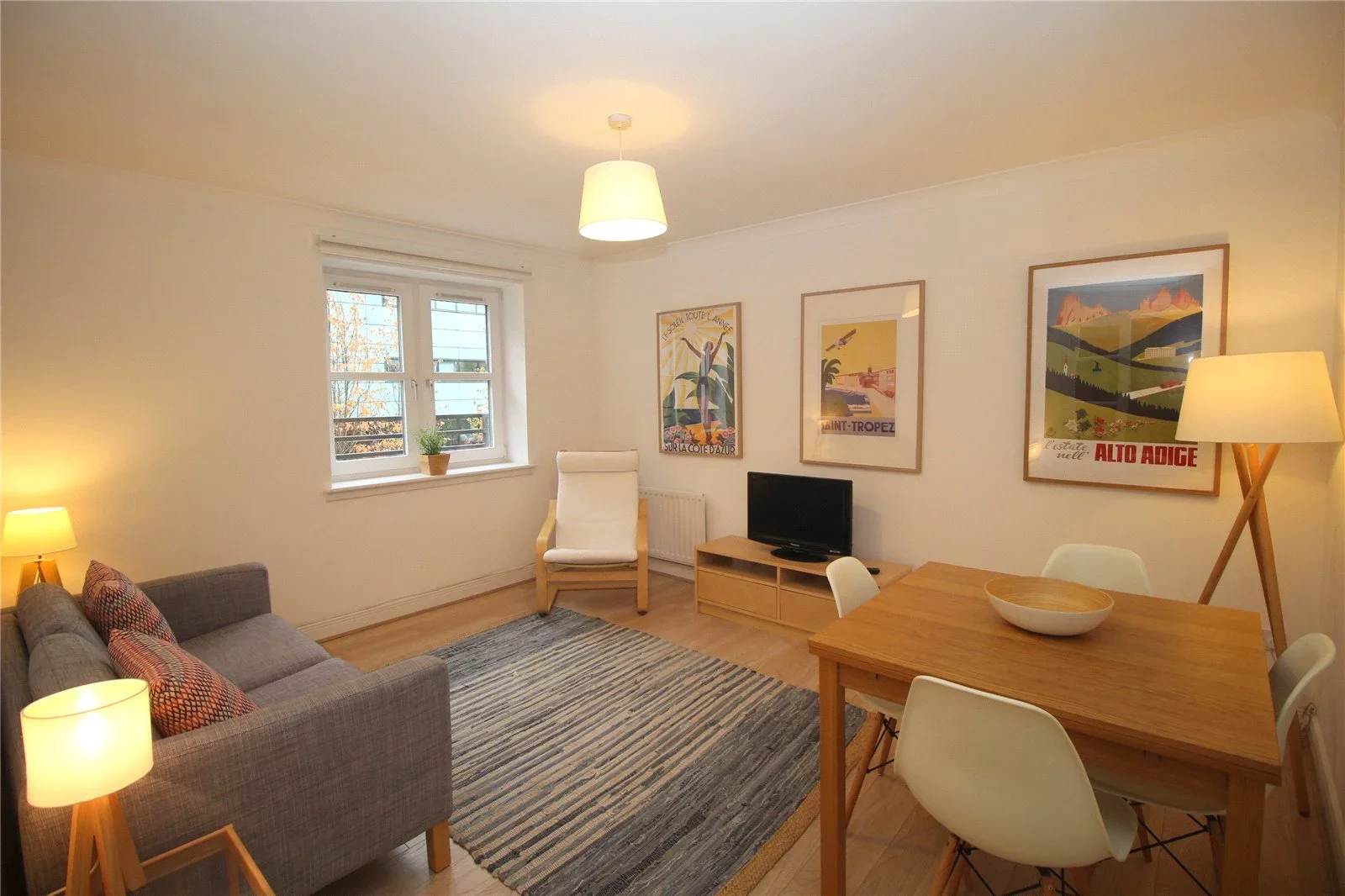 Flat Gentle's Entry in Edinburgh
