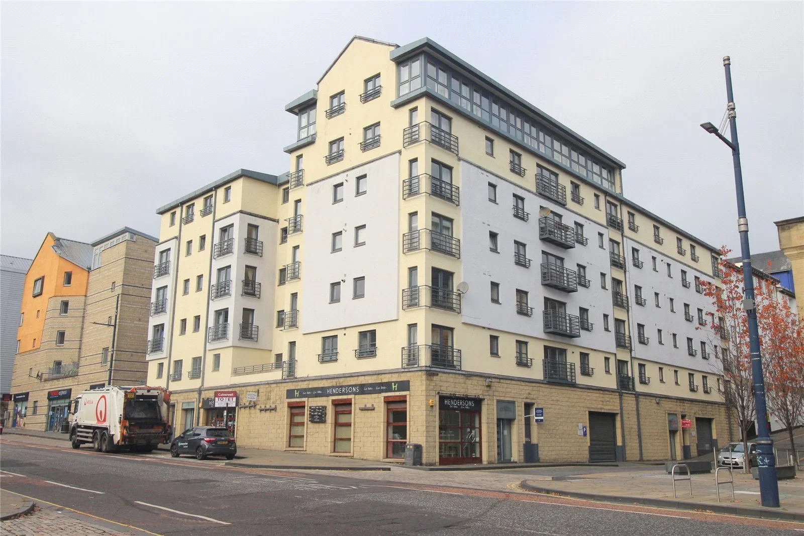 Flat Gentle's Entry in Edinburgh