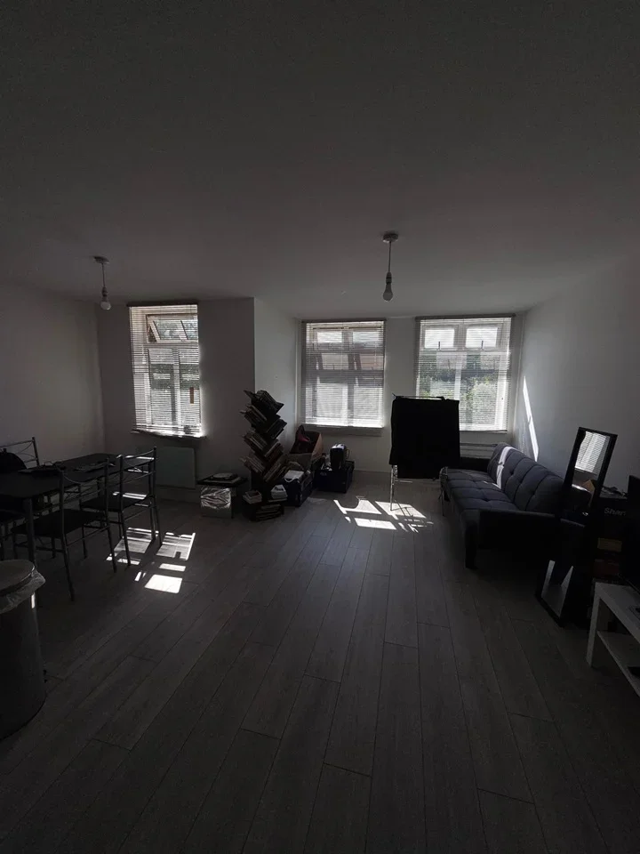Flat Hyde Road in Greater London