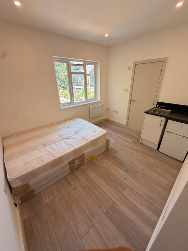 Room Bensham Lane in Greater London