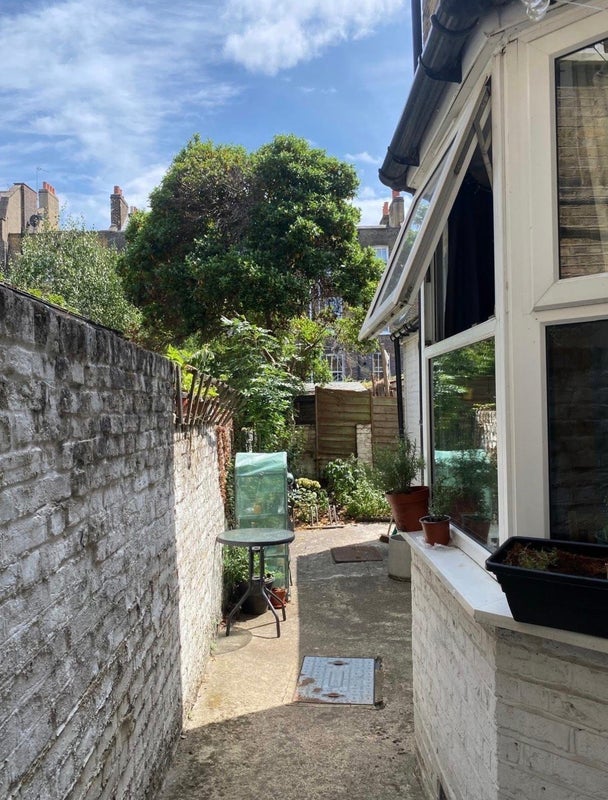Room Freemantle Street in Greater London