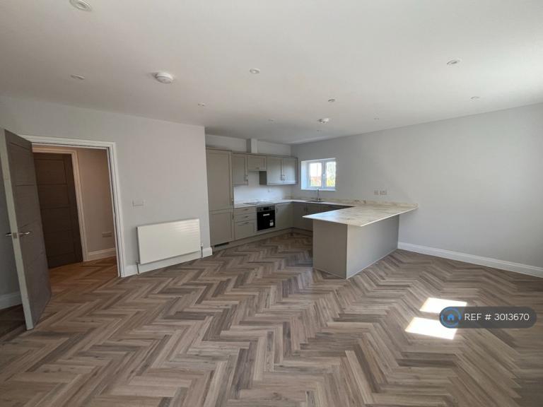 Flat Aylen Way in Derry Hill
