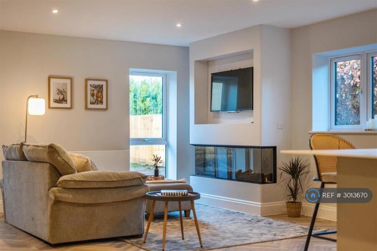 Flat Aylen Way in Derry Hill
