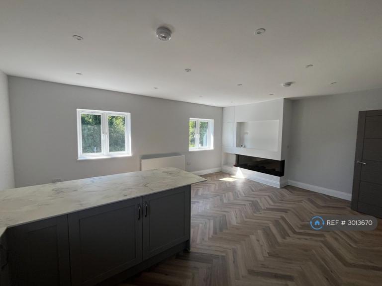 Flat Aylen Way in Derry Hill