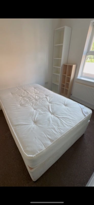 Room Wright Way in Bristol
