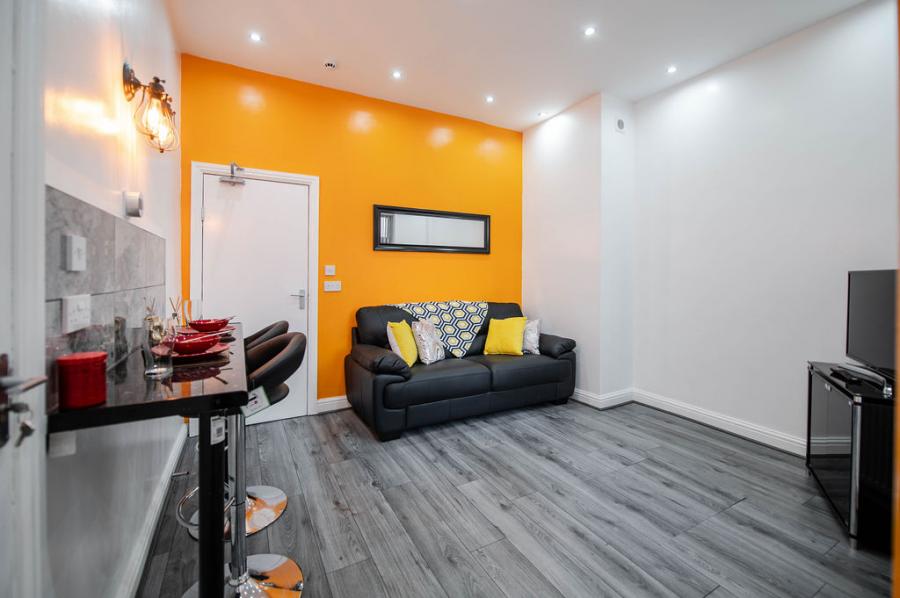 Room Wilfred Road in Salford