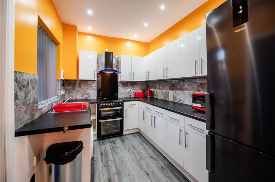 Room Wilfred Road in Salford
