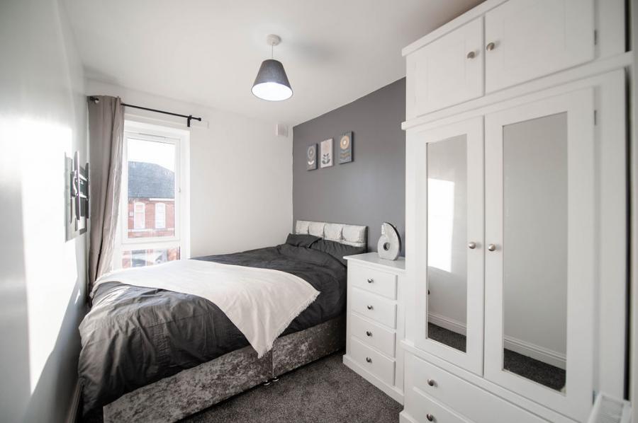 Room Wilfred Road in Salford