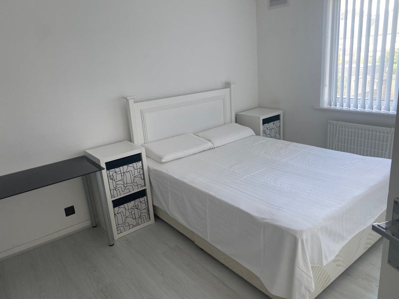 Room Perry Street in Billericay