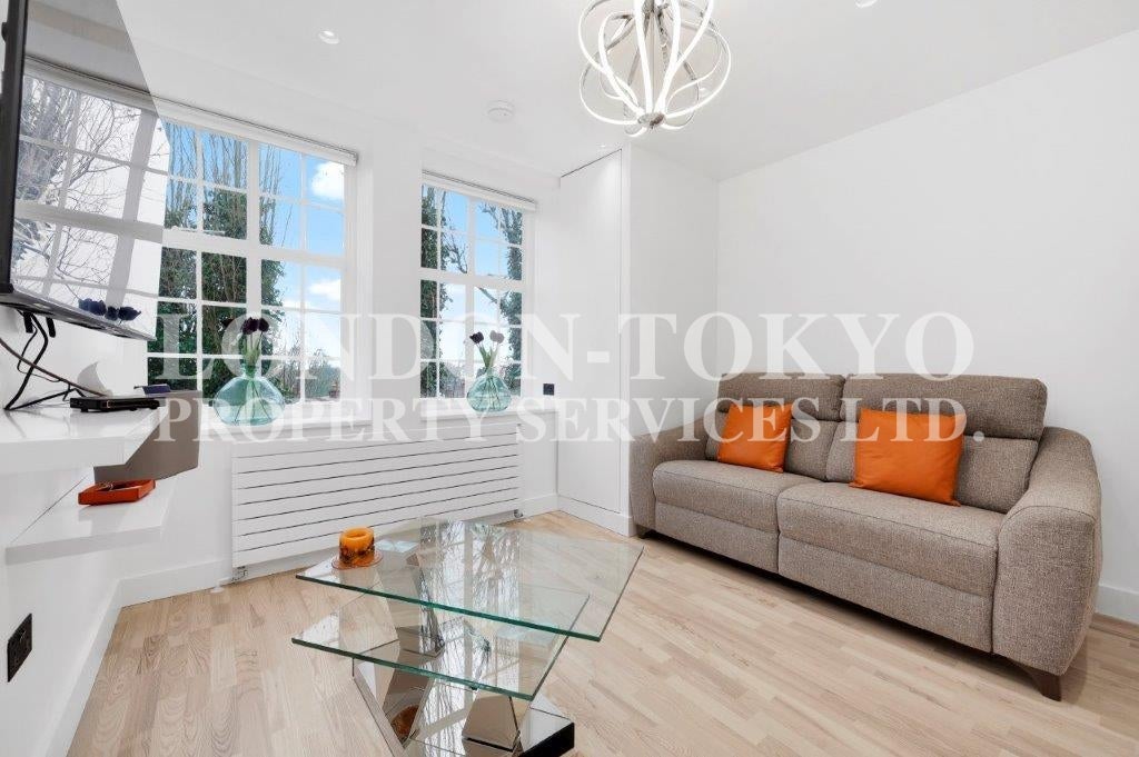 Flat Finchley Road in Greater London