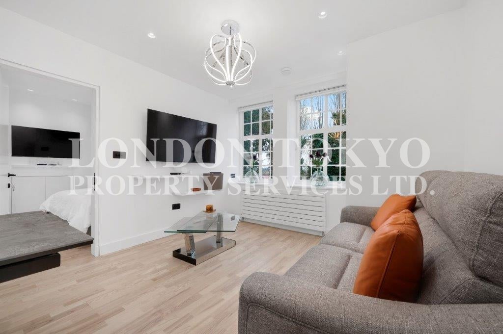 Flat Finchley Road in Greater London