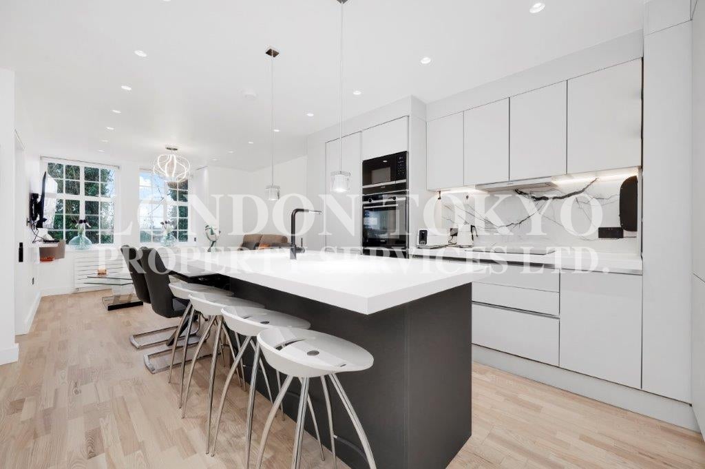 Flat Finchley Road in Greater London