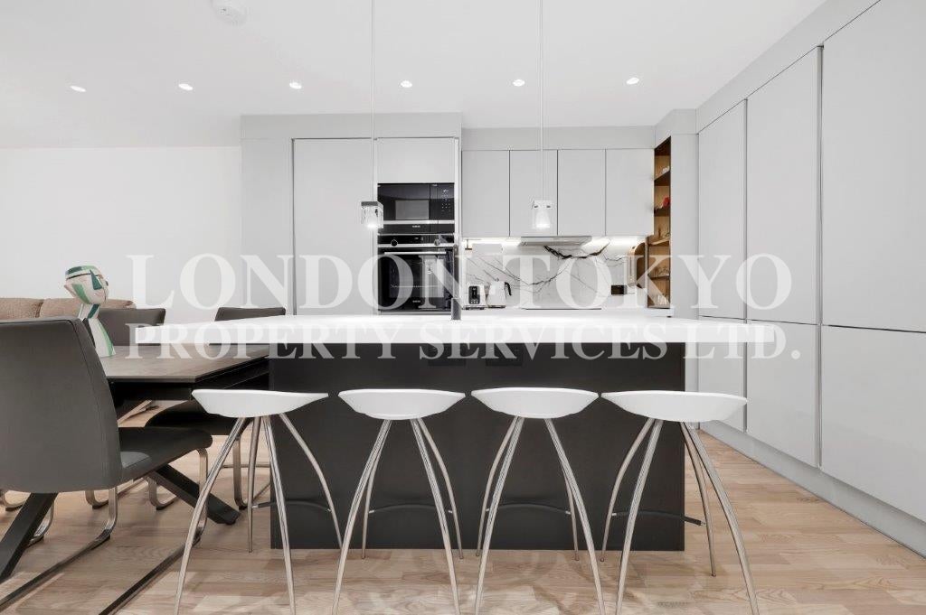 Flat Finchley Road in Greater London