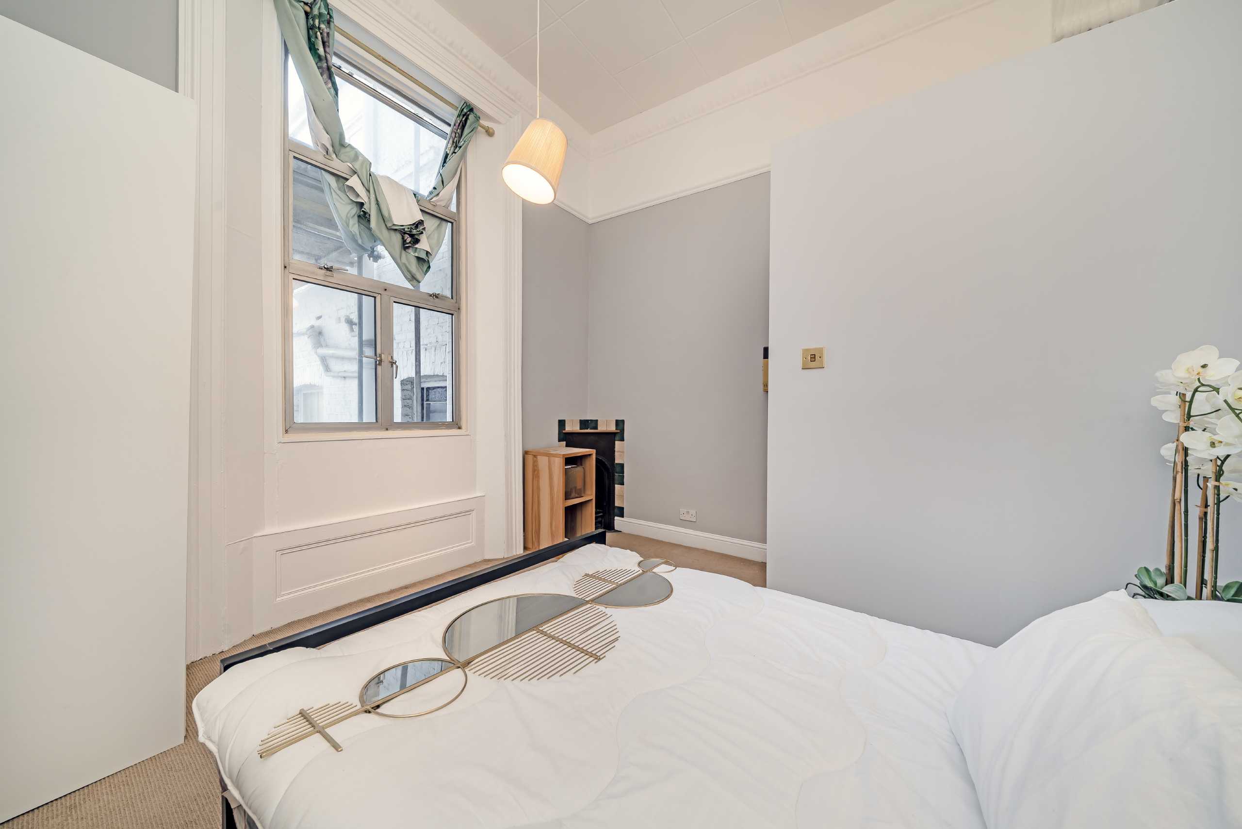 Flat St Stephen's Gardens in City of Westminster