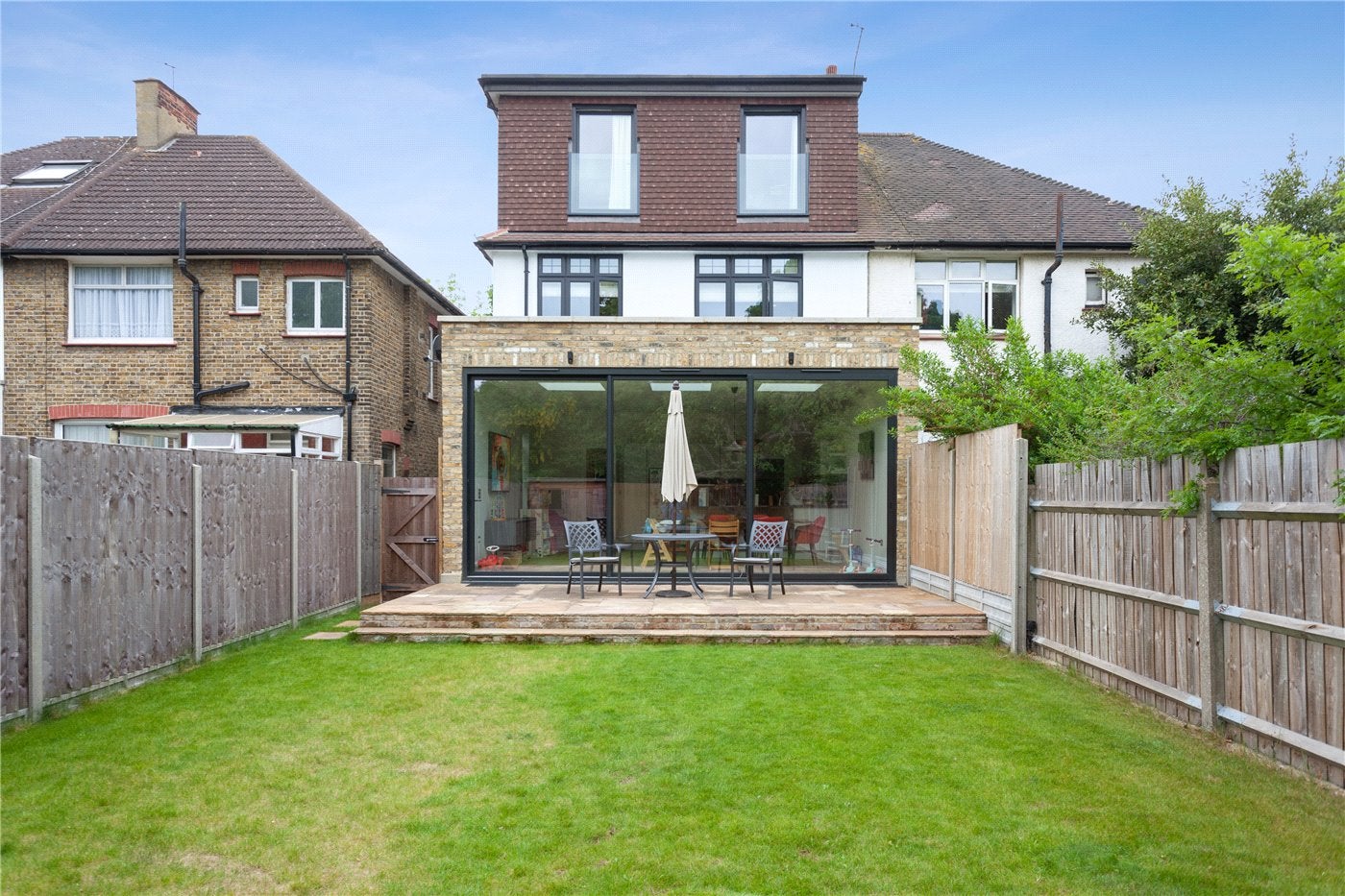 House Gunnersbury Gardens in Greater London
