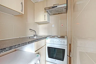 Flat Rockley Court in Greater London