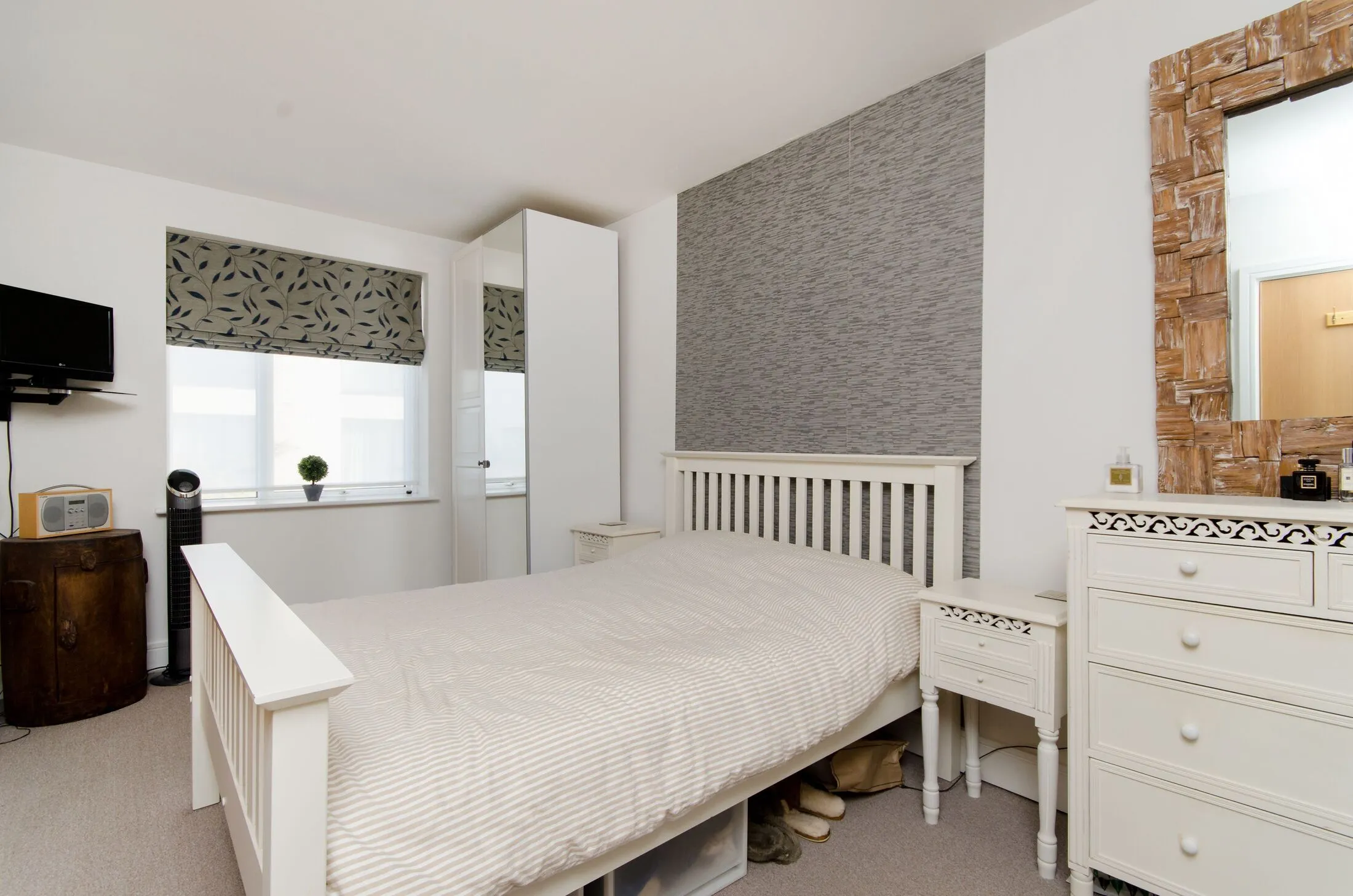 Flat Llanvanor Road in Greater London