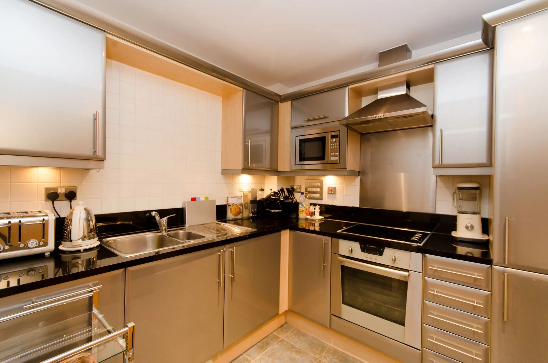 Flat Llanvanor Road in Greater London