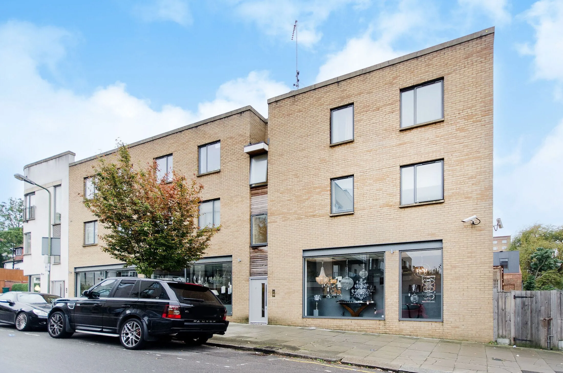 Flat Llanvanor Road in Greater London
