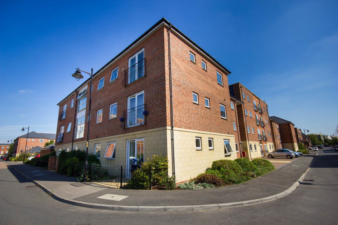 Flat South Terrace in Witham Town