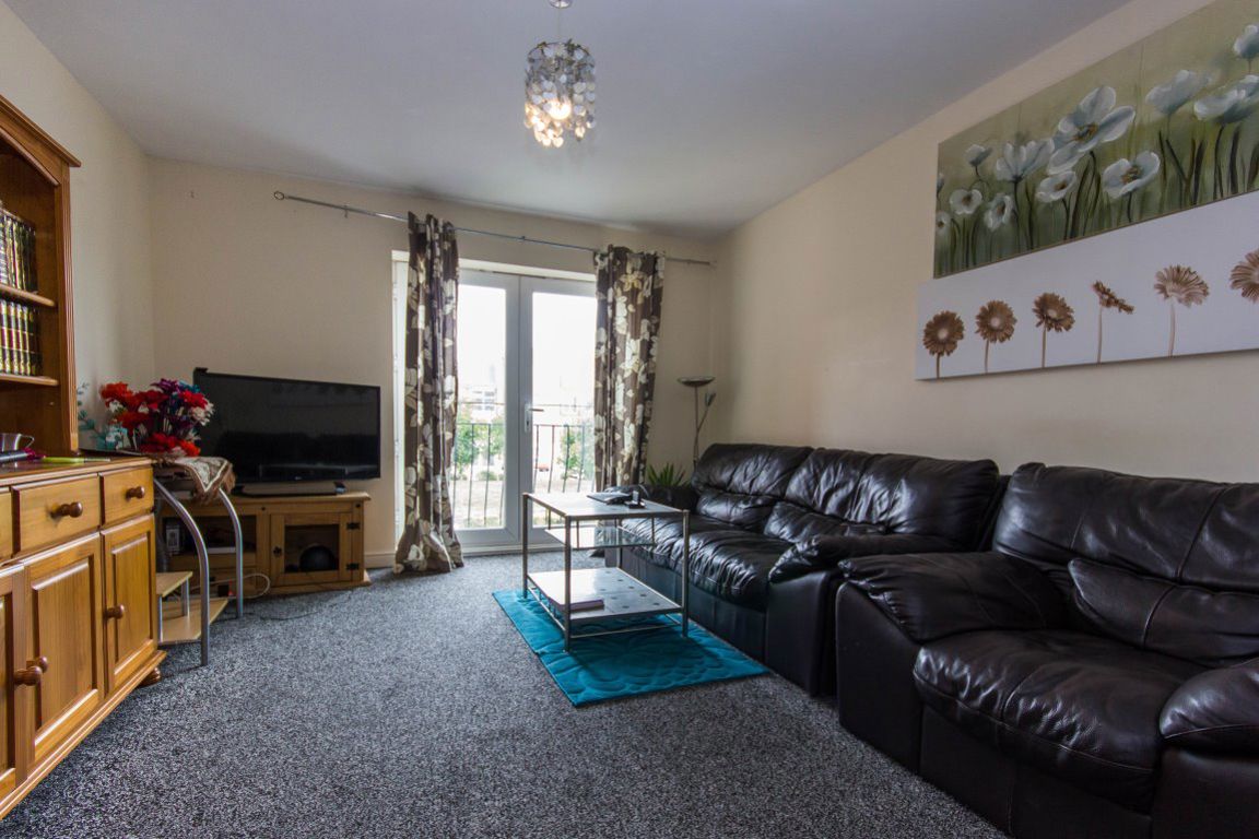 Flat South Terrace in Witham Town