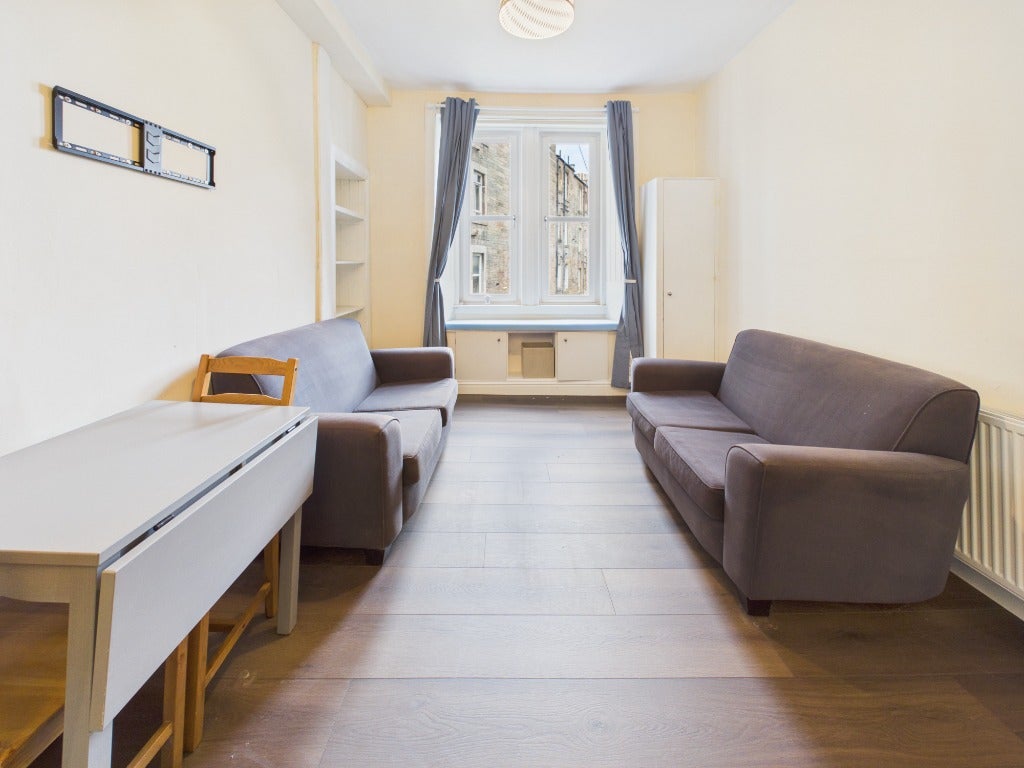 Flat Iona Street in City of Edinburgh