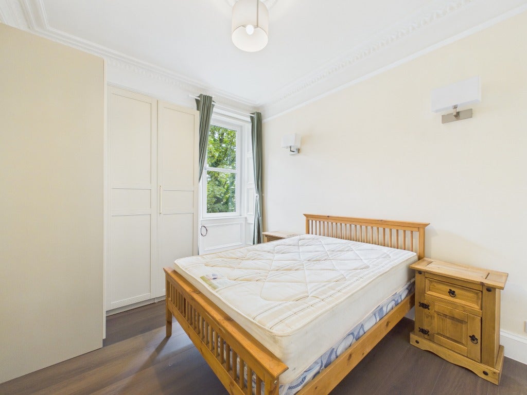 Flat Iona Street in City of Edinburgh