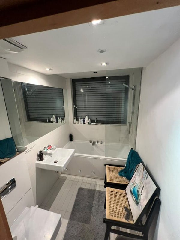 Room Middleton Road in Greater London