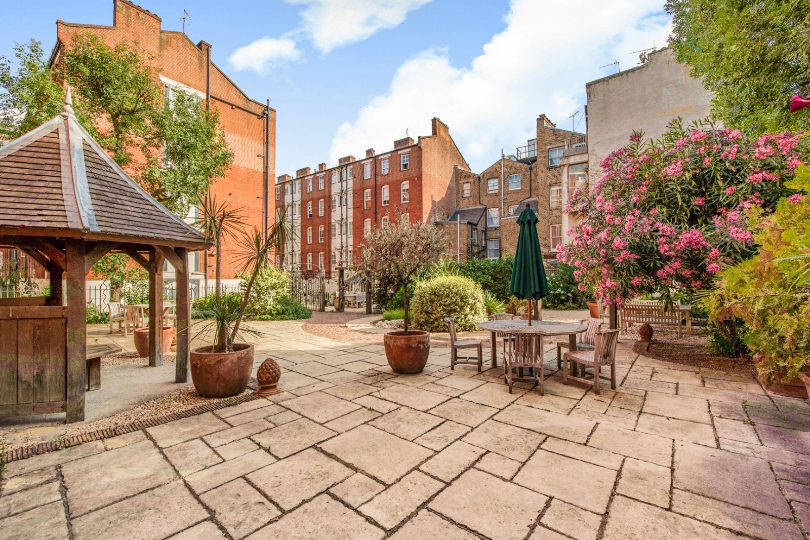 Flat Martlett Court in City of Westminster