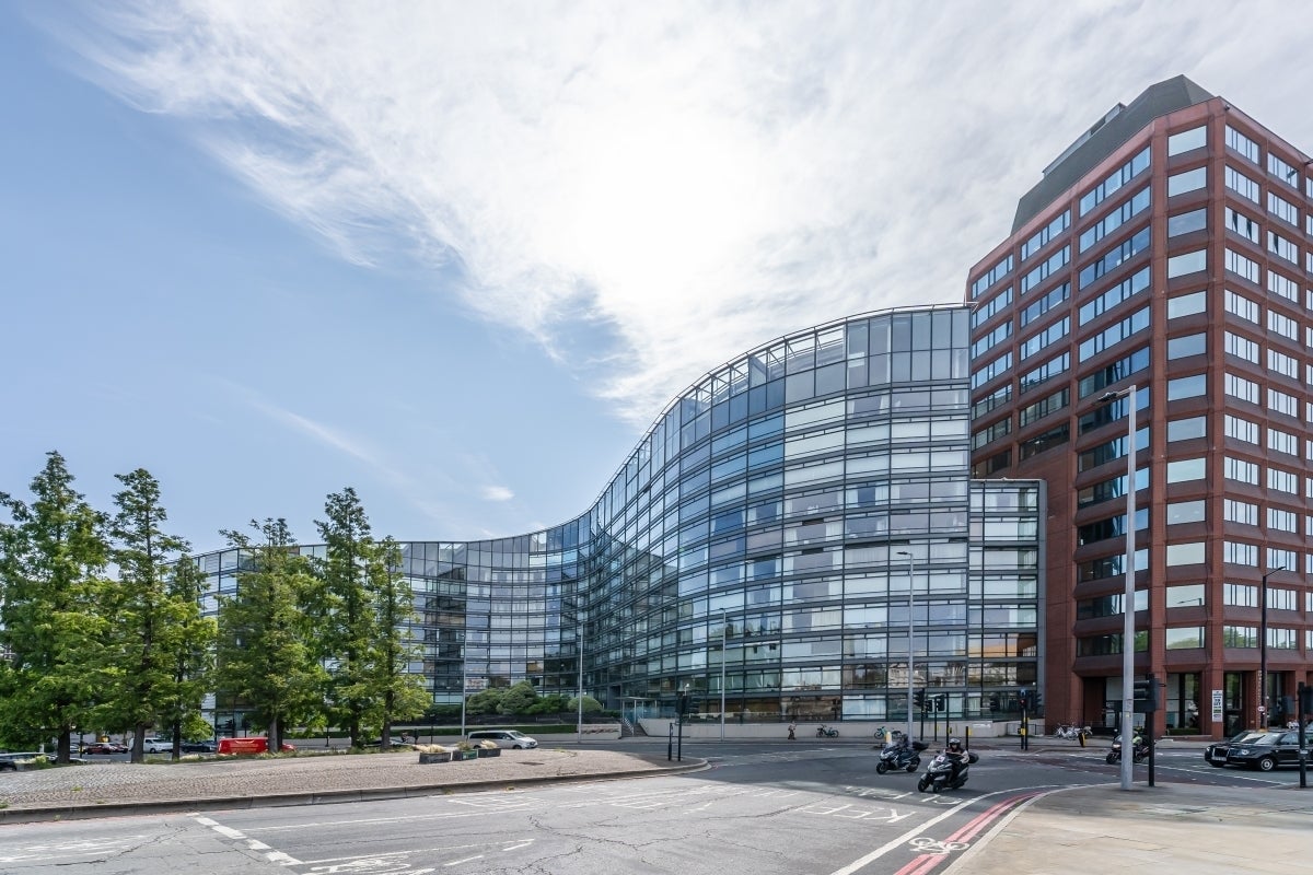 Flat Albert Embankment in Greater London