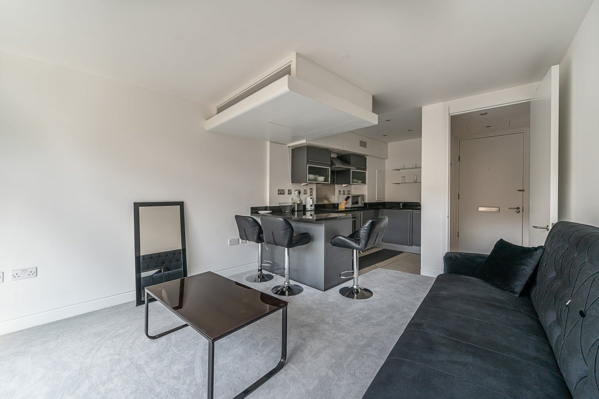 Flat Albert Embankment in Greater London