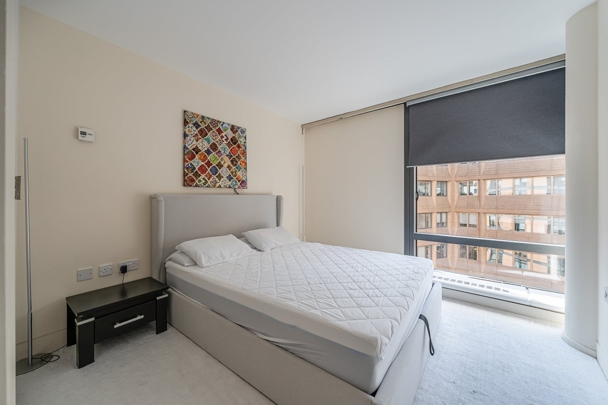 Flat Albert Embankment in Greater London