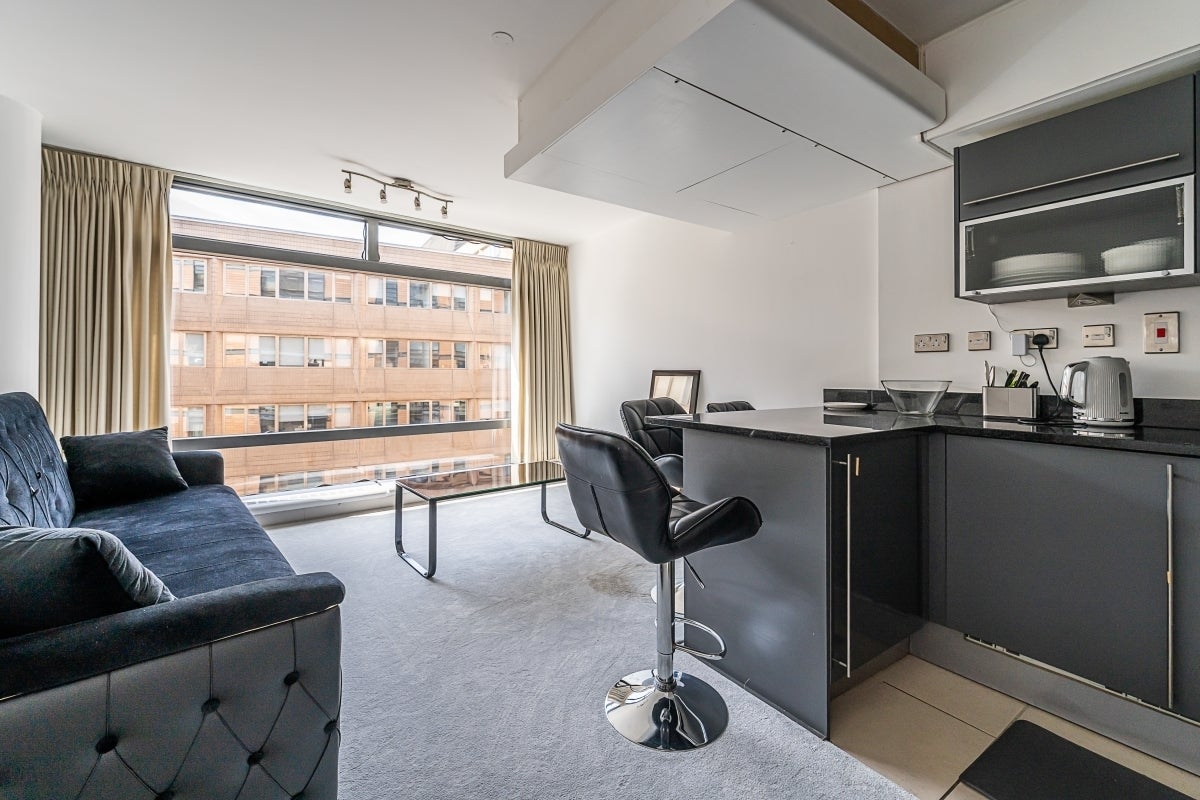 Flat Albert Embankment in Greater London
