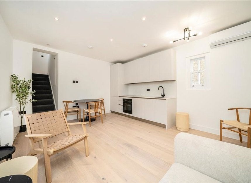 Flat Ellsworth Street in Greater London