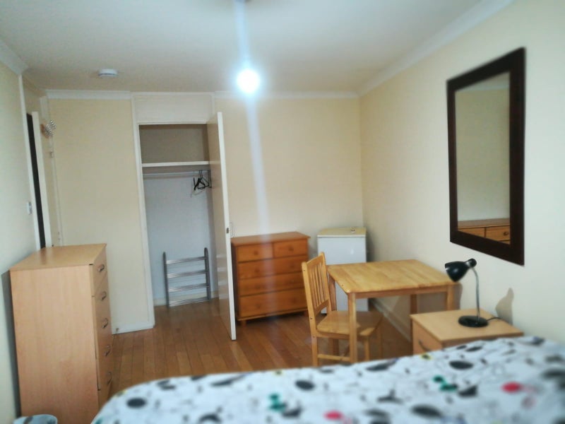 Room Hawthorn Road in Greater London