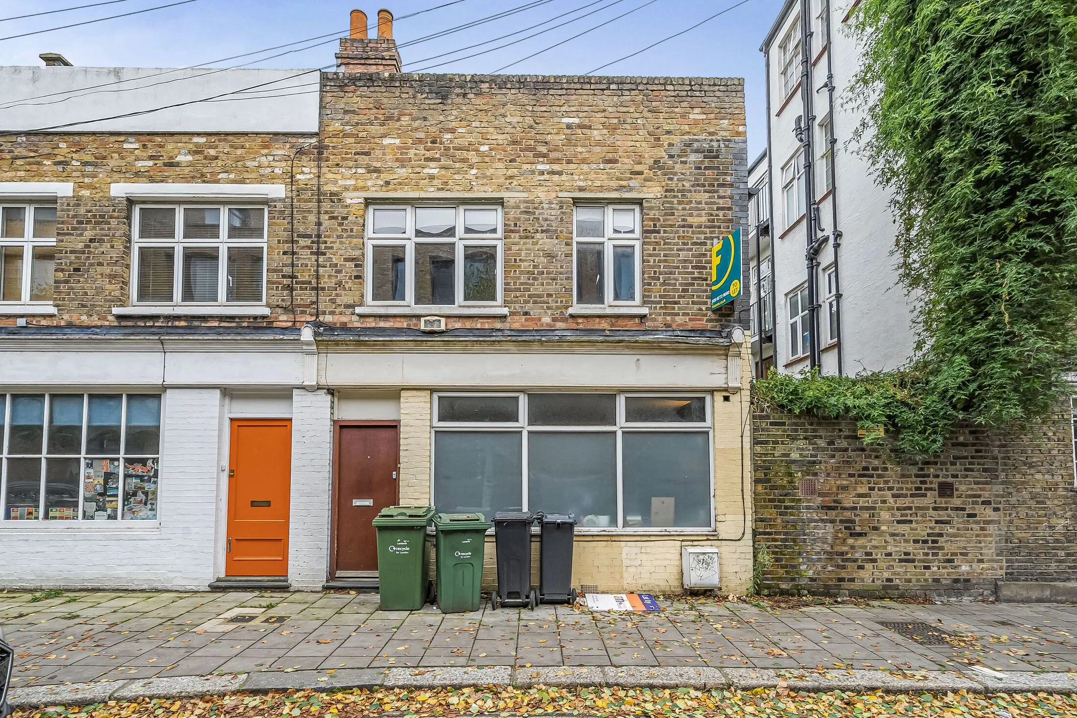 House Crescent Lane in Greater London