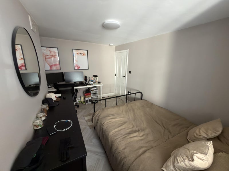 Room Cable Street in Greater London