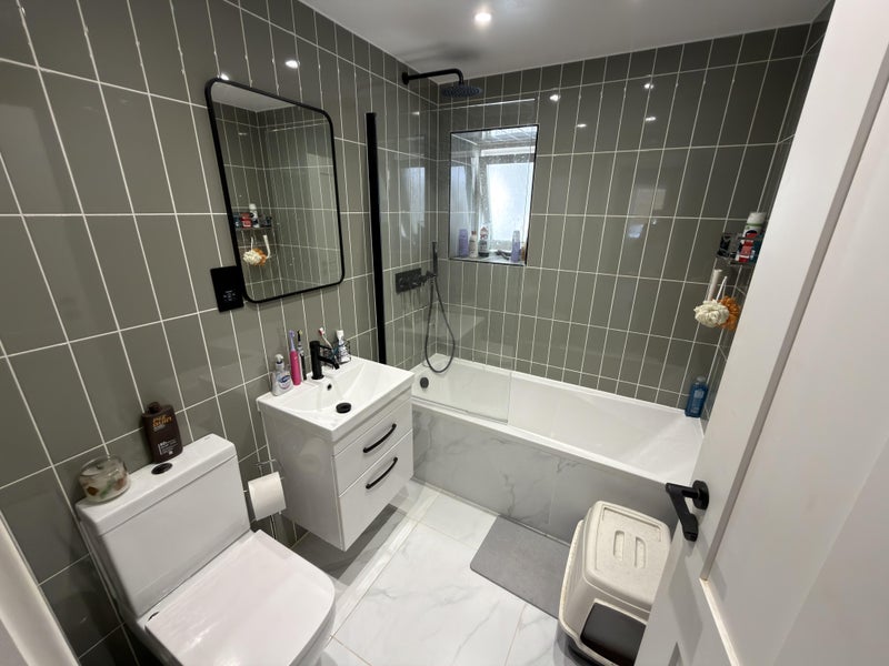 Room Cable Street in Greater London