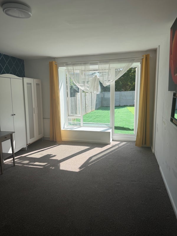 Room The Link in Crawley